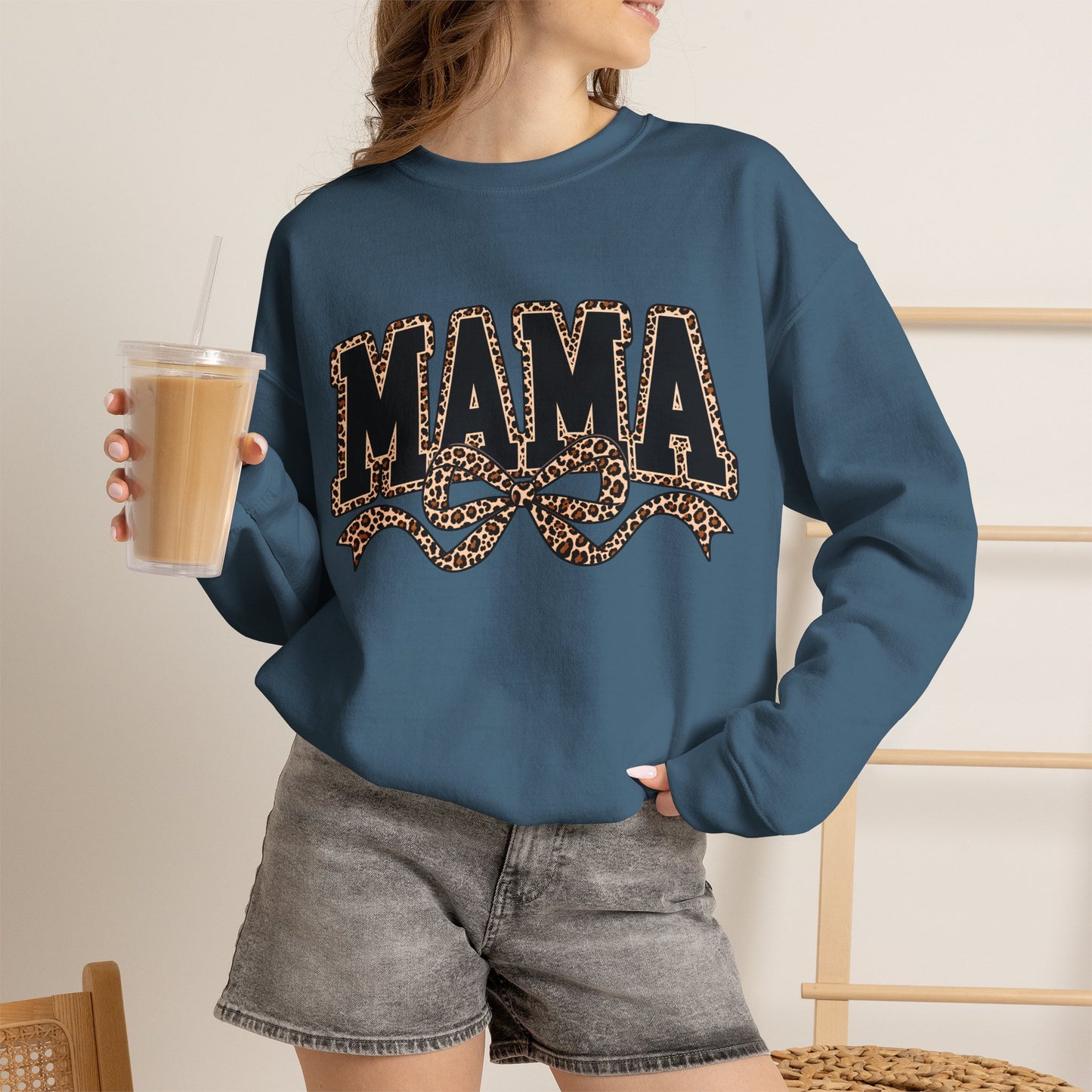 GILDAN - MAMA Graphic Crewneck Sweatshirt