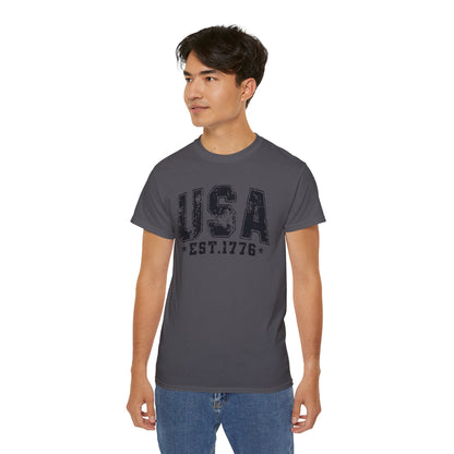 GILDAN - USA EST.1776 T-Shirt — Vintage Patriotic American Tee for 4th of July