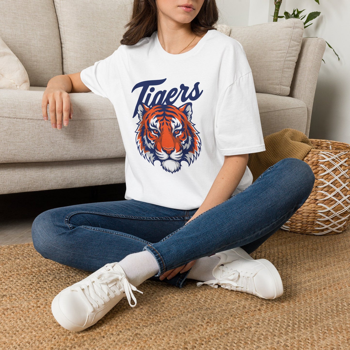 GILDAN -Tigers Graphic T-Shirt — Vintage Tiger Head Sports Tee