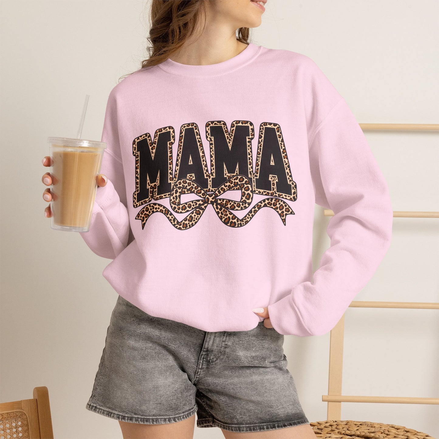 GILDAN - MAMA Graphic Crewneck Sweatshirt
