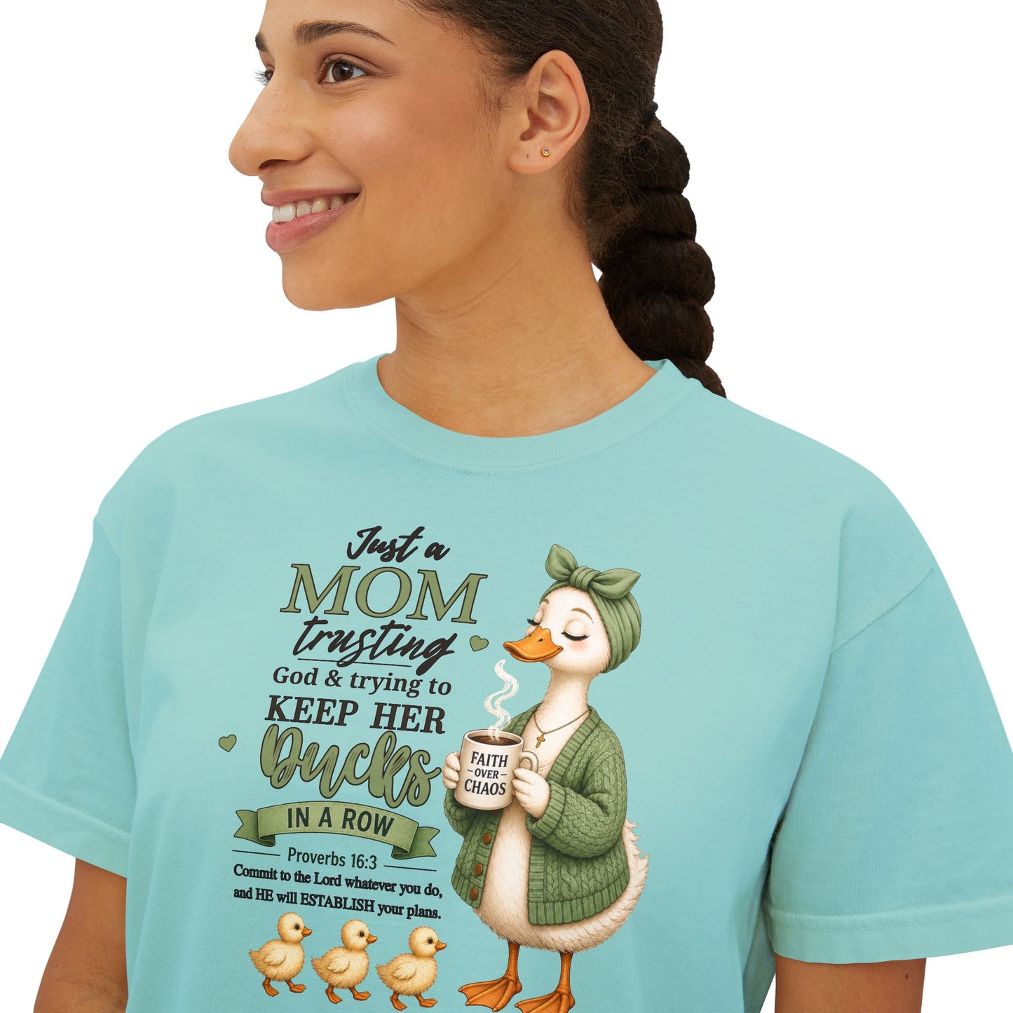 COMFORT COLOR CROP TOP - Mom Trusting God Tee — "Keep Her Ducks in a Row" Cute Duck Mom Shirt