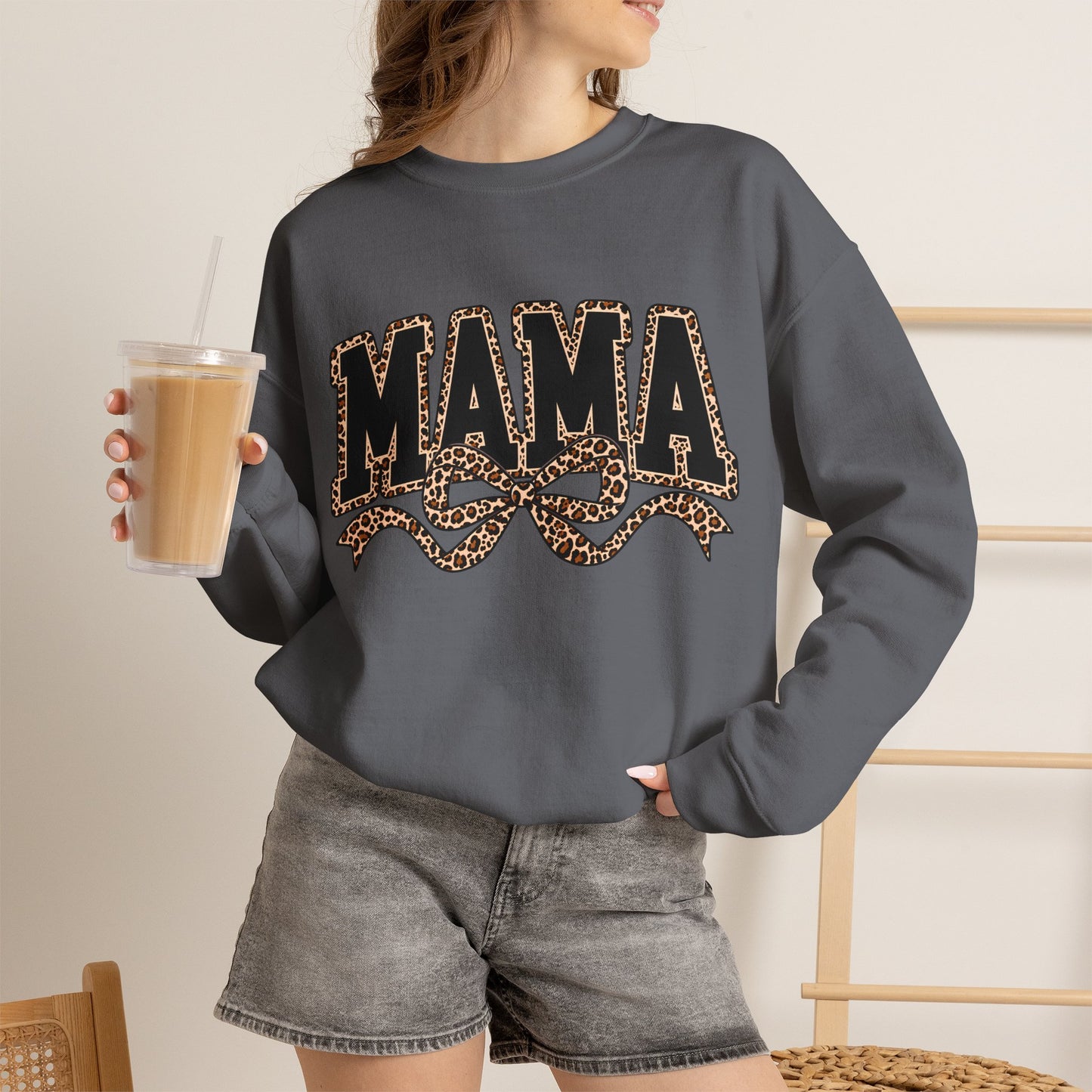 GILDAN - MAMA Graphic Crewneck Sweatshirt