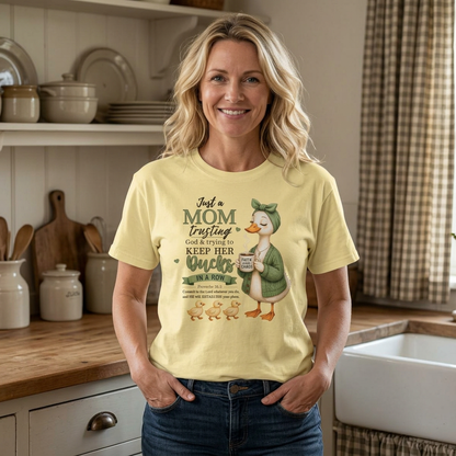 COMFORT COLOR CROP TOP - Mom Trusting God Tee — "Keep Her Ducks in a Row" Cute Duck Mom Shirt