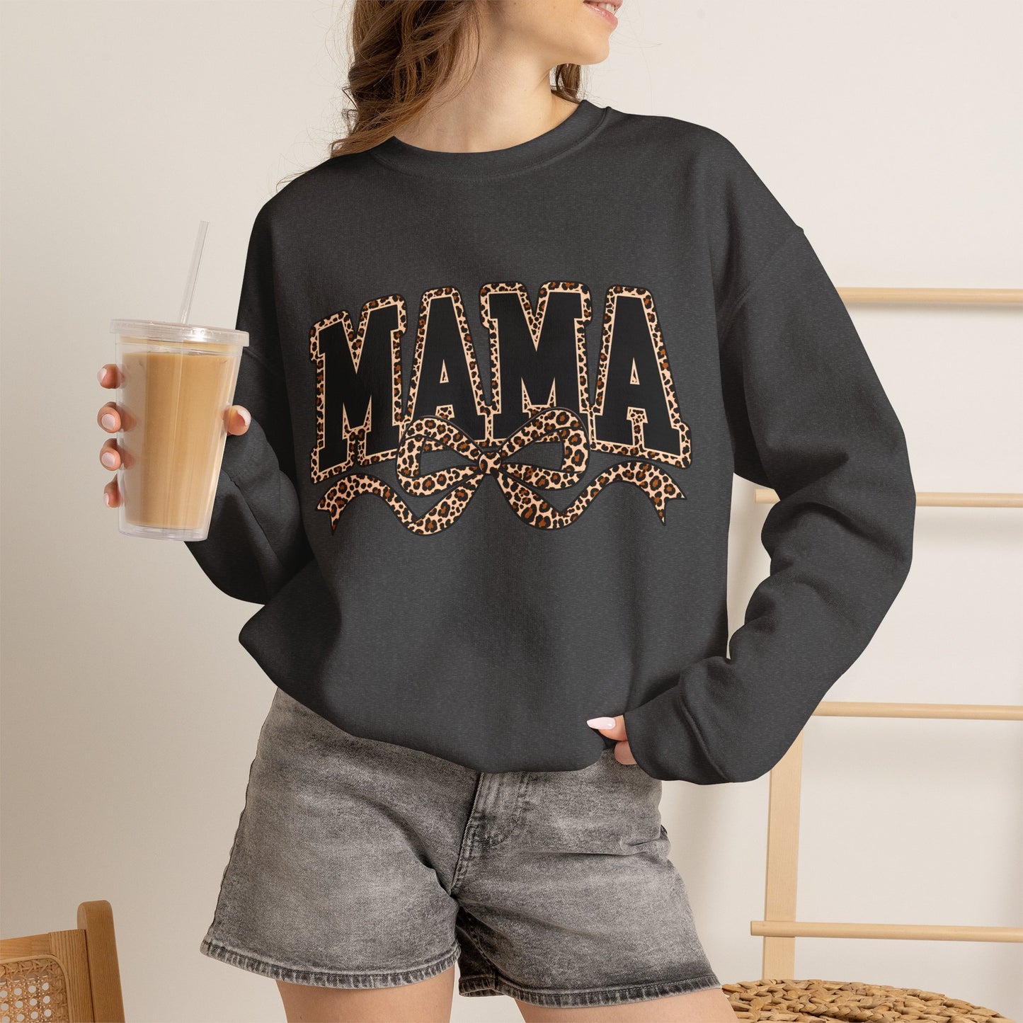 GILDAN - MAMA Graphic Crewneck Sweatshirt