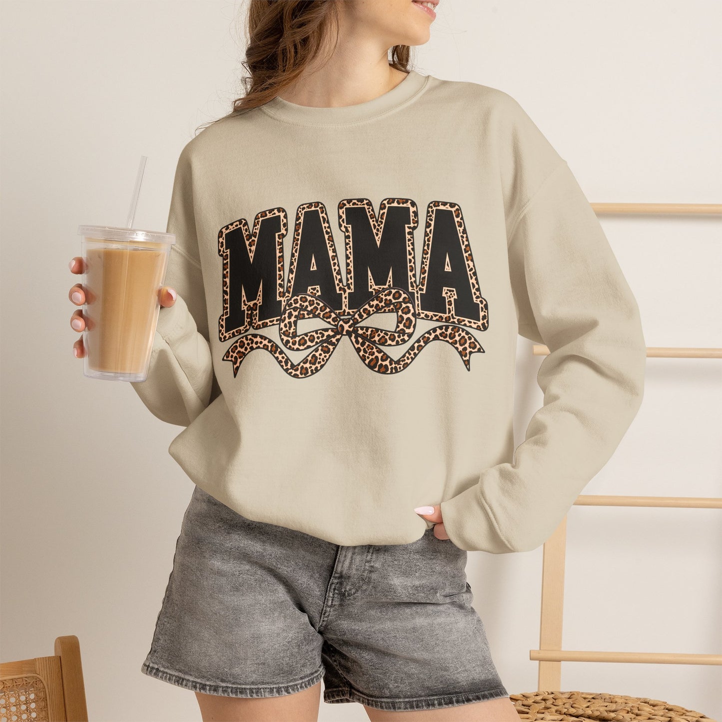 GILDAN - MAMA Graphic Crewneck Sweatshirt
