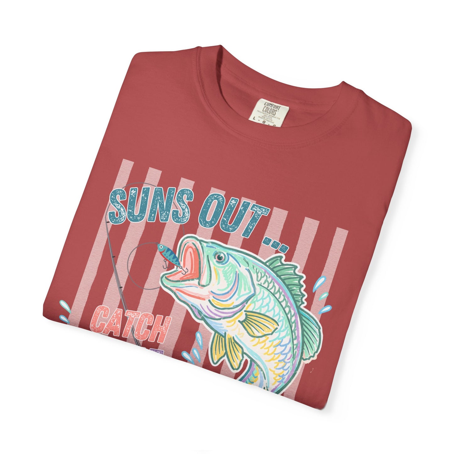 COMFORT COLORS - Suns Out Catch Me at the Lake Fishing T-Shirt