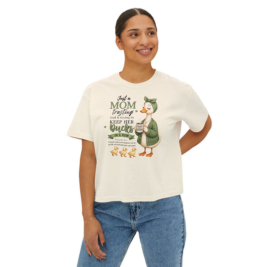COMFORT COLOR CROP TOP - Mom Trusting God Tee — "Keep Her Ducks in a Row" Cute Duck Mom Shirt