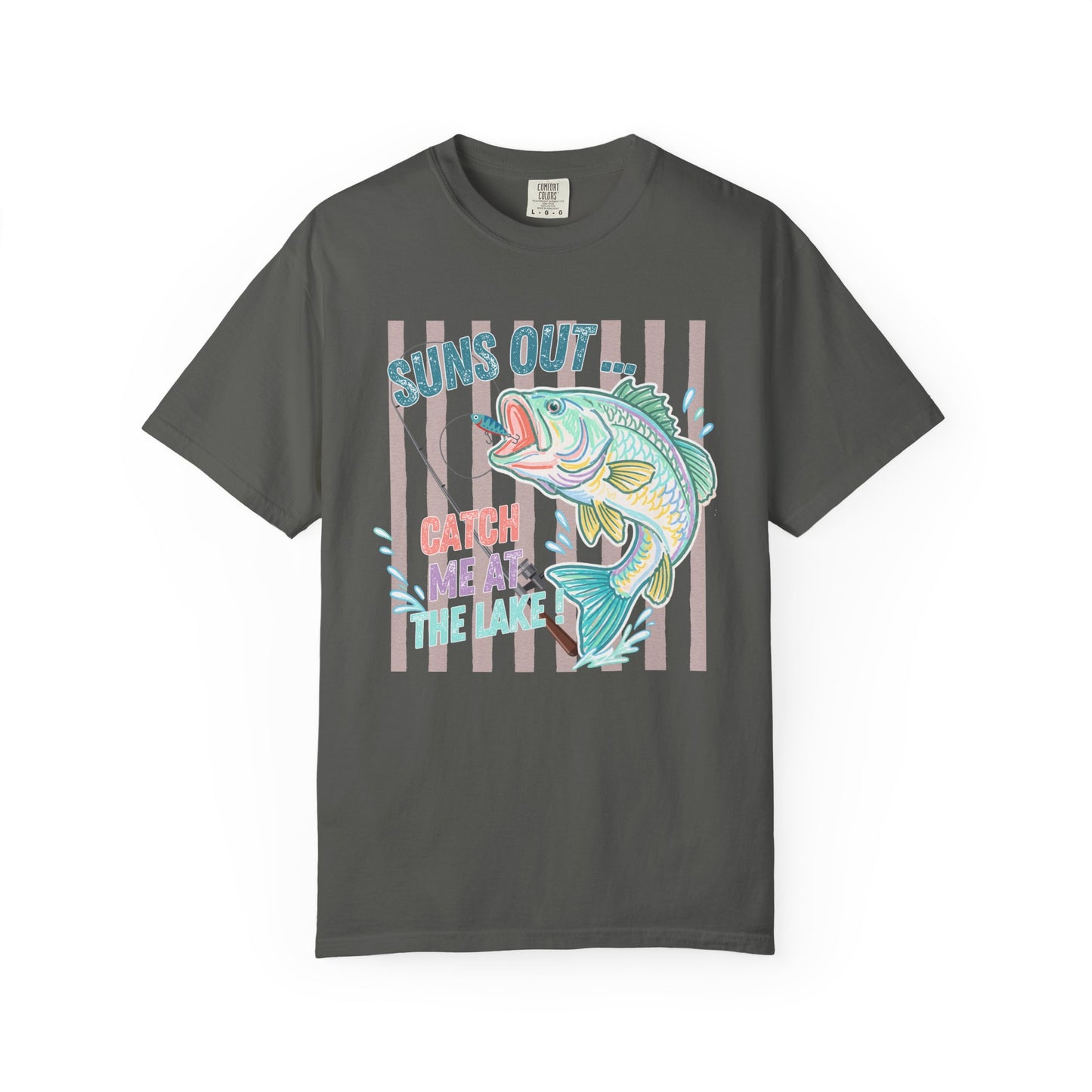COMFORT COLORS - Suns Out Catch Me at the Lake Fishing T-Shirt