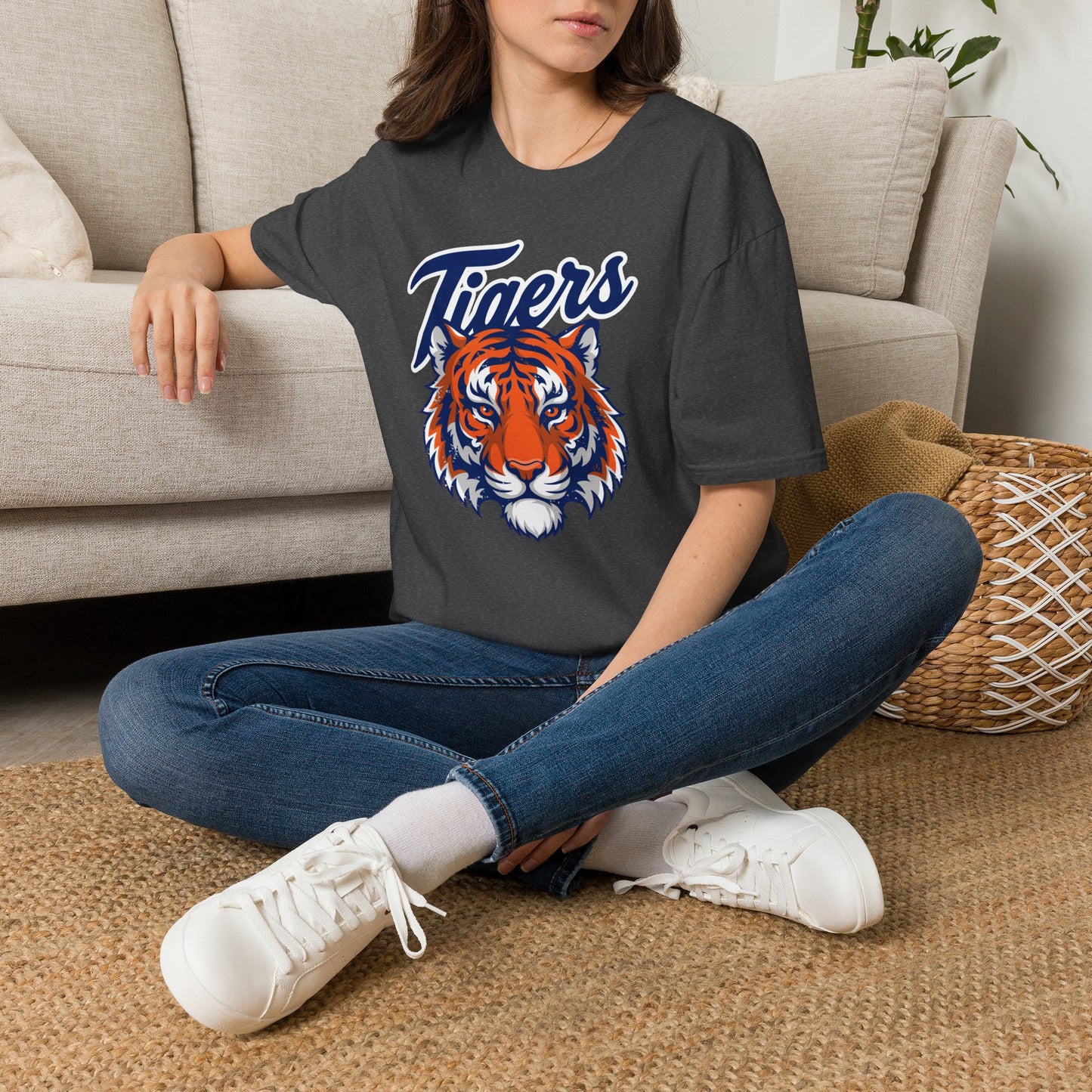 GILDAN -Tigers Graphic T-Shirt — Vintage Tiger Head Sports Tee
