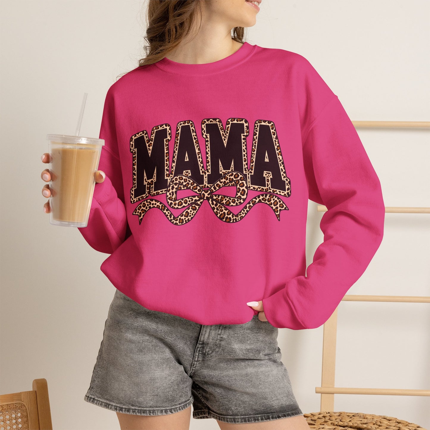 GILDAN - MAMA Graphic Crewneck Sweatshirt