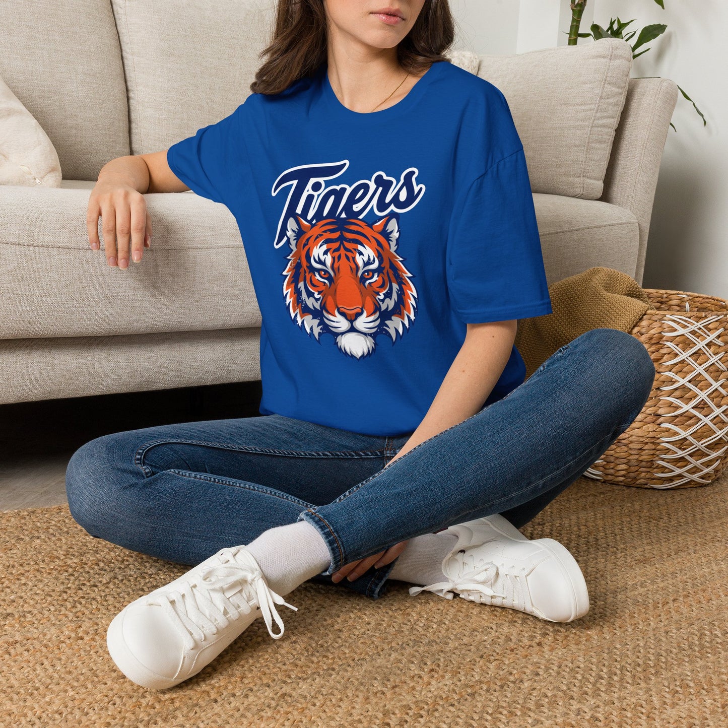 GILDAN -Tigers Graphic T-Shirt — Vintage Tiger Head Sports Tee