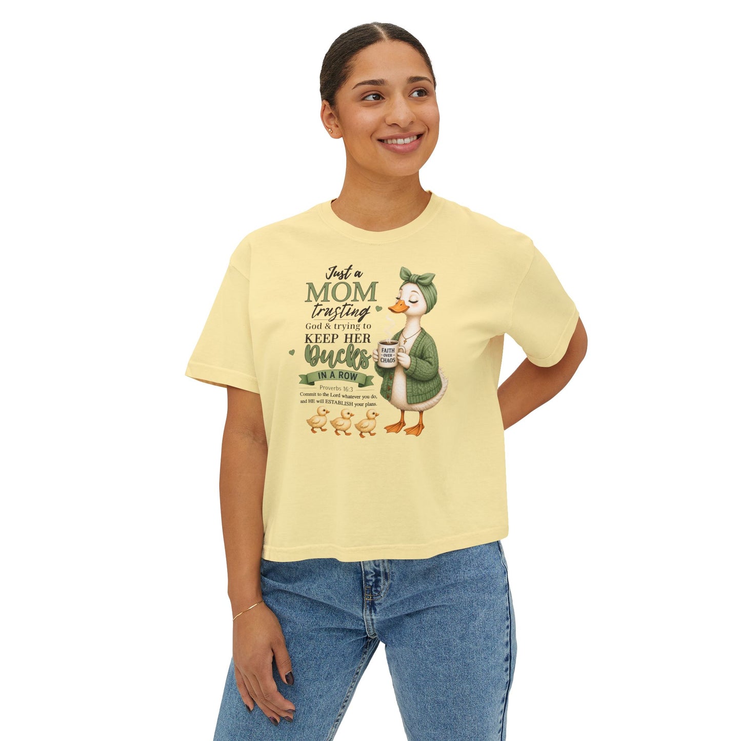 COMFORT COLOR CROP TOP - Mom Trusting God Tee — "Keep Her Ducks in a Row" Cute Duck Mom Shirt
