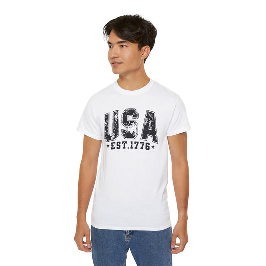 GILDAN - USA EST.1776 T-Shirt — Vintage Patriotic American Tee for 4th of July